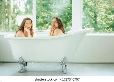 onlyjessiejo Lesbian In Bathtub